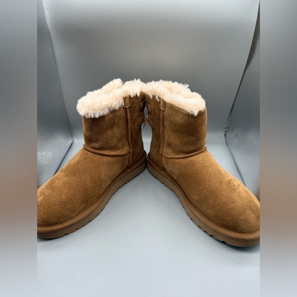 UGG Mini Continuity Bow Boot/Chestnut W/Ivory Ribbon Bow/ NIB - Picture 7 of 10